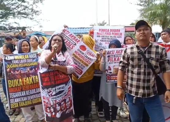 Warga Demo di Kantor Camat Sunggal, Tolak Dugaan Politik Uang Pilkades Tanjung Gusta